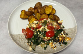Snijbiet met feta en tomaat uit de airfryer